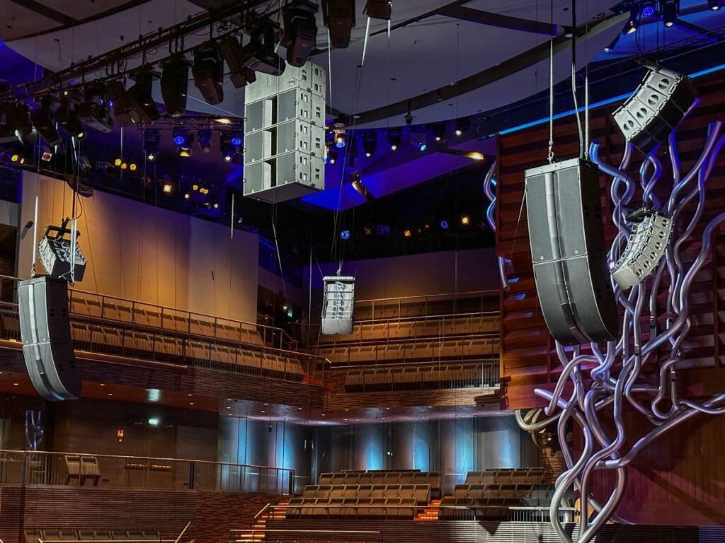 Four L-Acoustics KS28 hung in the centre of the venue can operate in either cardioid or omnidirectional mode, depending on the seating configuration
